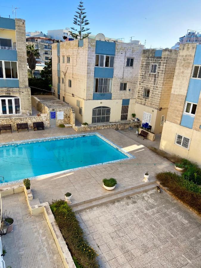 Apartment Sea View Away From